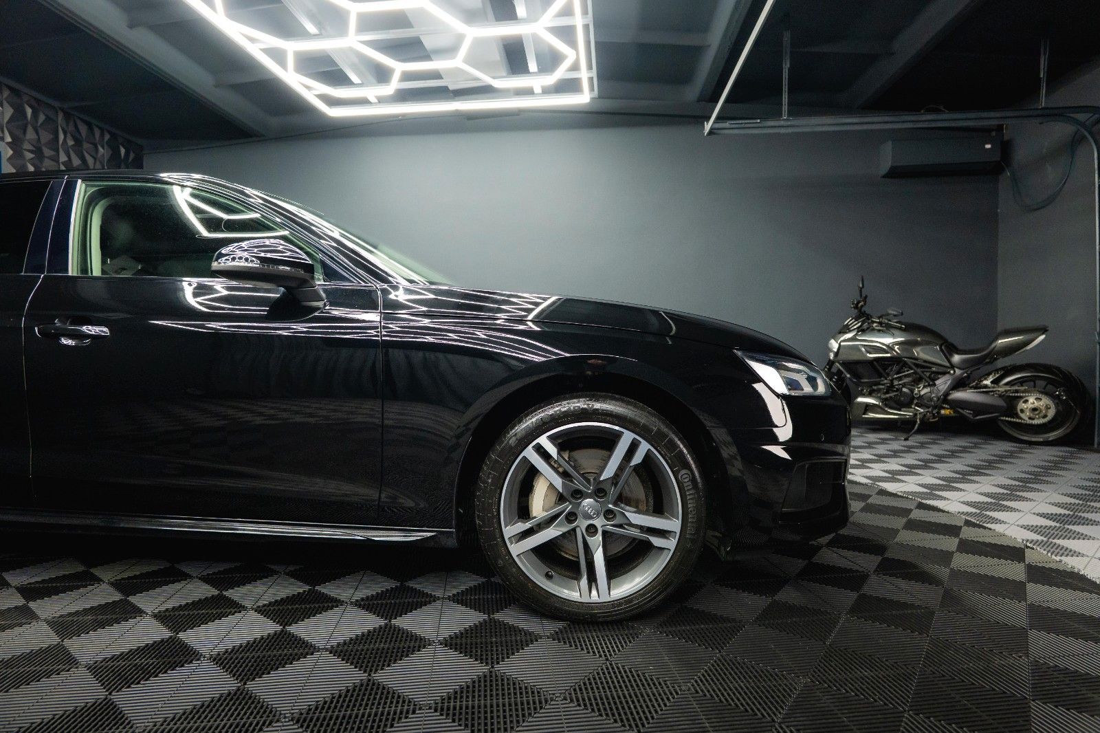 Fahrzeugabbildung Audi A4 Lim. 40 TFSI advanced Sport *DAB*LED*ACC*