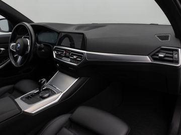 Fahrzeugabbildung BMW 320e Advantage DAB HiFi PDC AHK Alarm LED Sport