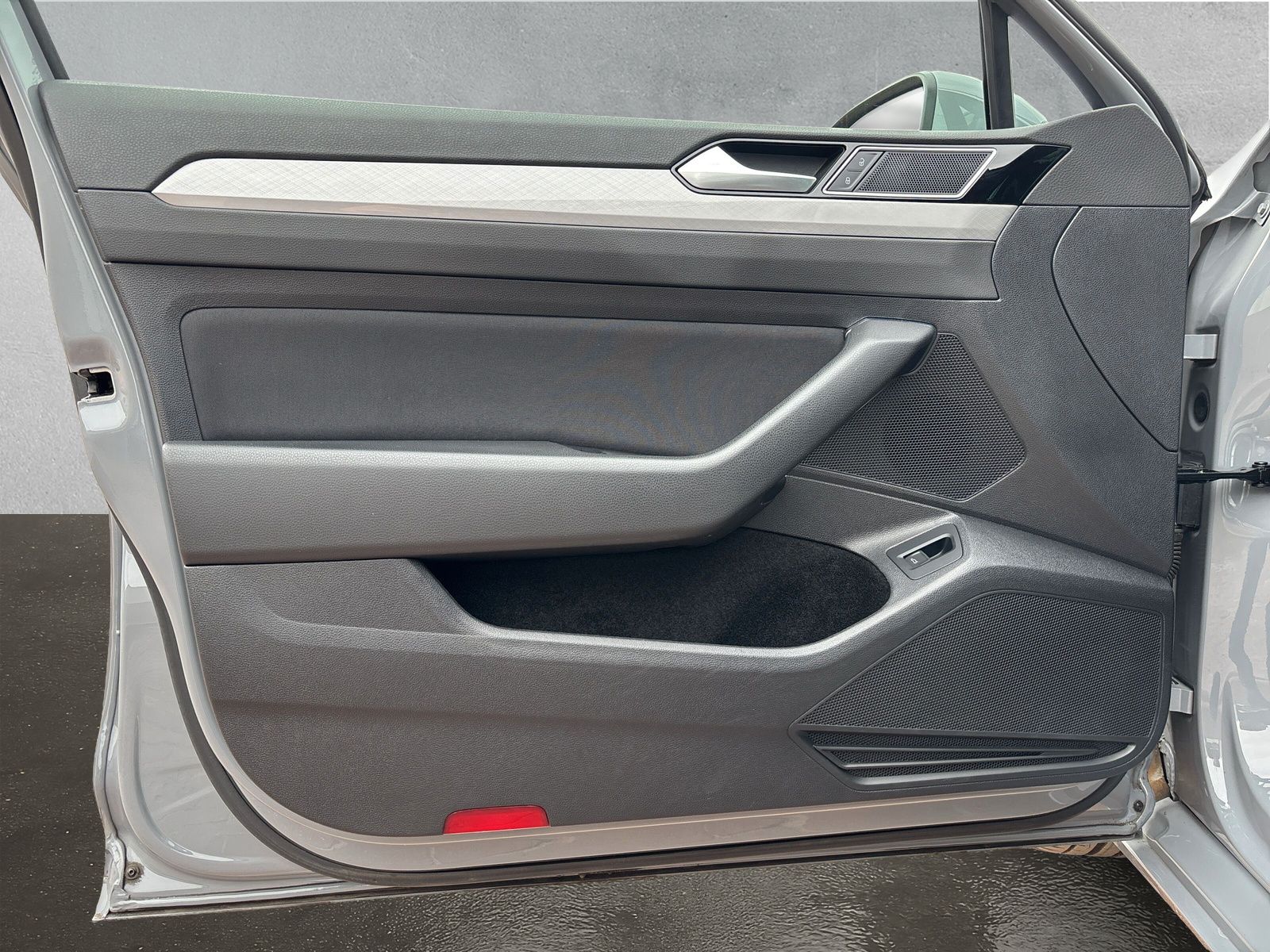 Fahrzeugabbildung Volkswagen Passat Variant 2.0 TDI Business AHK DCC Standhzg