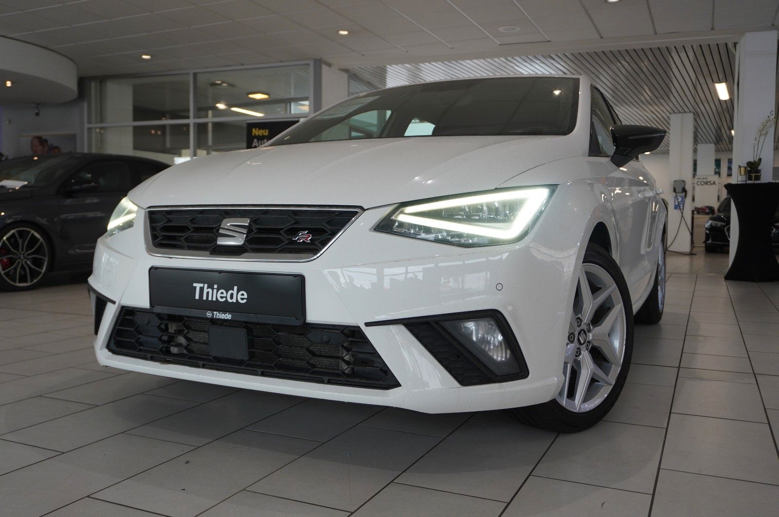 Fahrzeugabbildung SEAT Ibiza 1.0 TSI FR SPORT LED/NAVI/SHZ/PDC/TEMP/17"