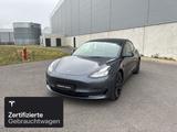 Tesla Model 3 Performance - silberne Tesla Model 3