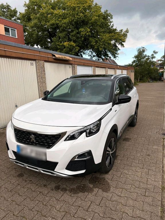 Image of Peugeot e-5008