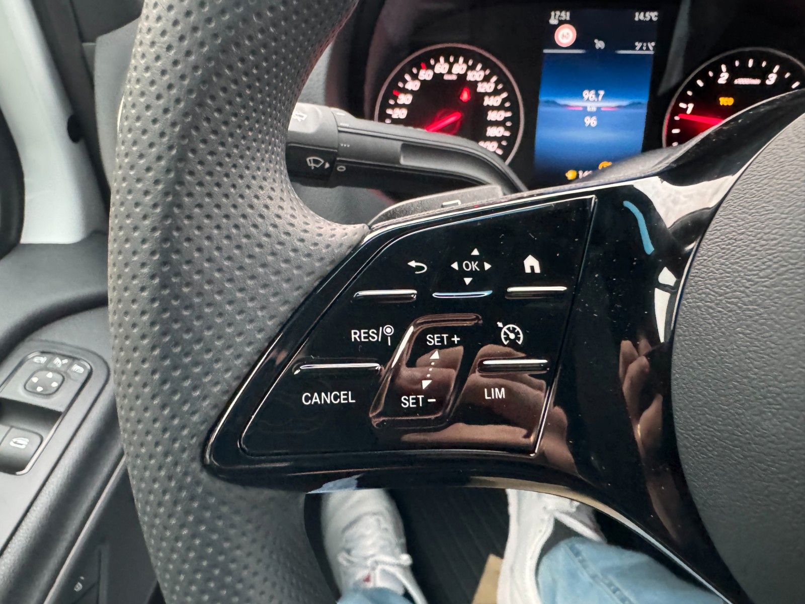 Fahrzeugabbildung Mercedes-Benz Sprinter 315 CDI DoKa 3665 9G Klima Kamera AHK