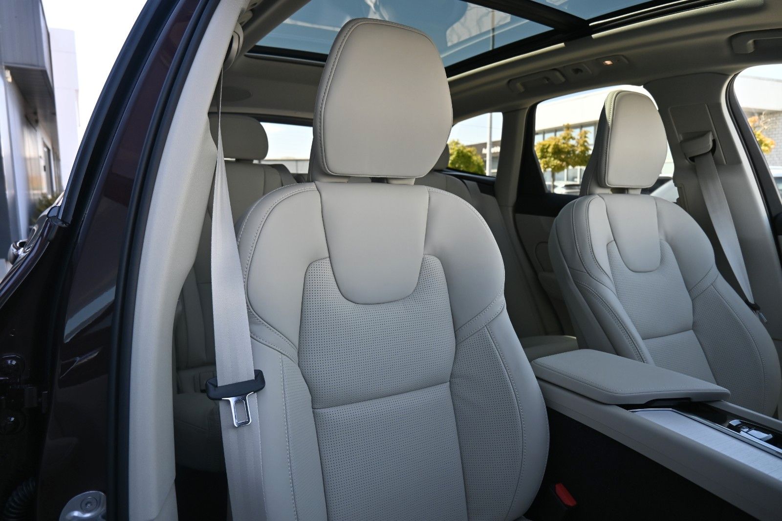 Fahrzeugabbildung Volvo XC60 B5 B AWD Plus Dark*FSHZG*PANO*360°*ACC