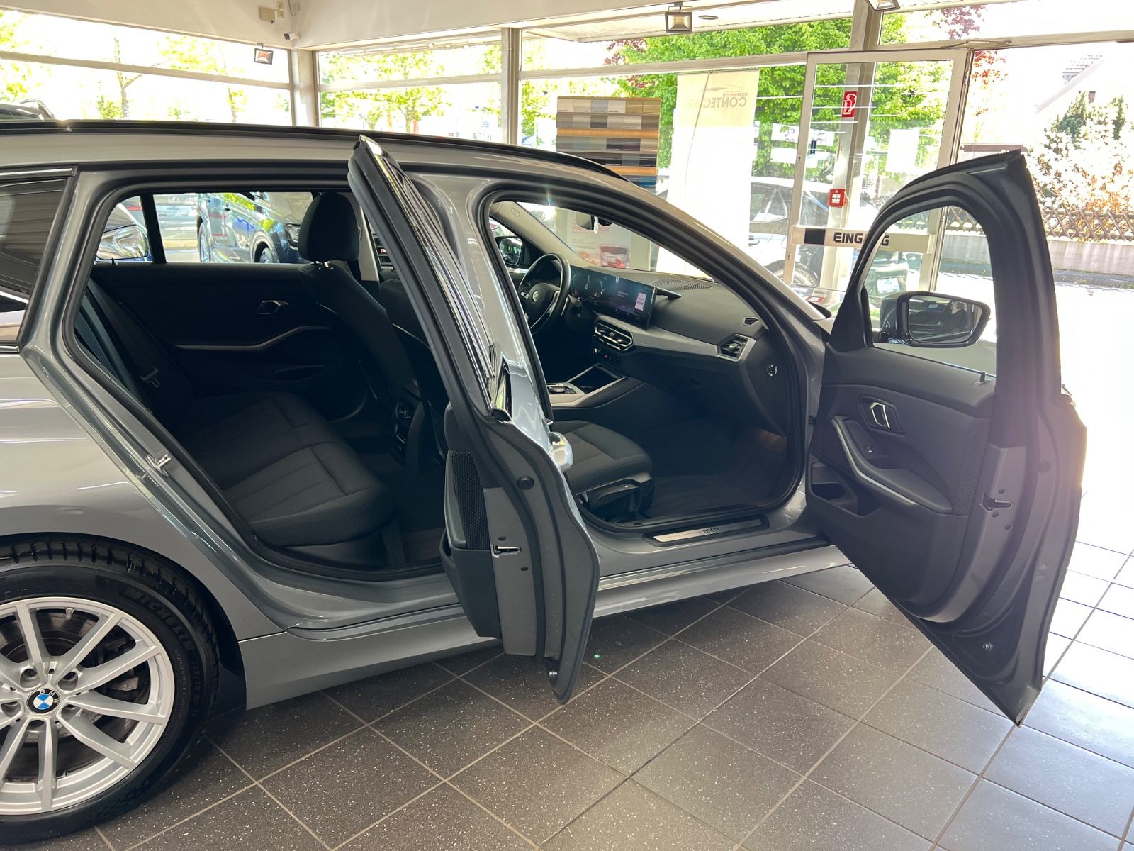 BMW 320 d xDrive Touring III DRIVING ASSISTANT III foto 14