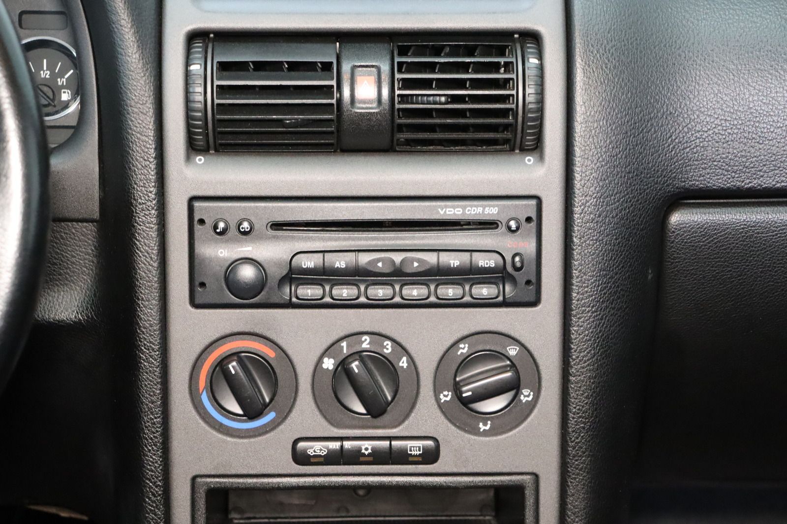 Fahrzeugabbildung Opel Astra 1.6 Fresh * Xenon * Klima