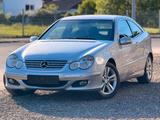 Mercedes-Benz C 180 Sportcoupe C 180 Kompressor *TÜV NEU* - Mercedes-Benz C 180 aus 2004: Kompressor