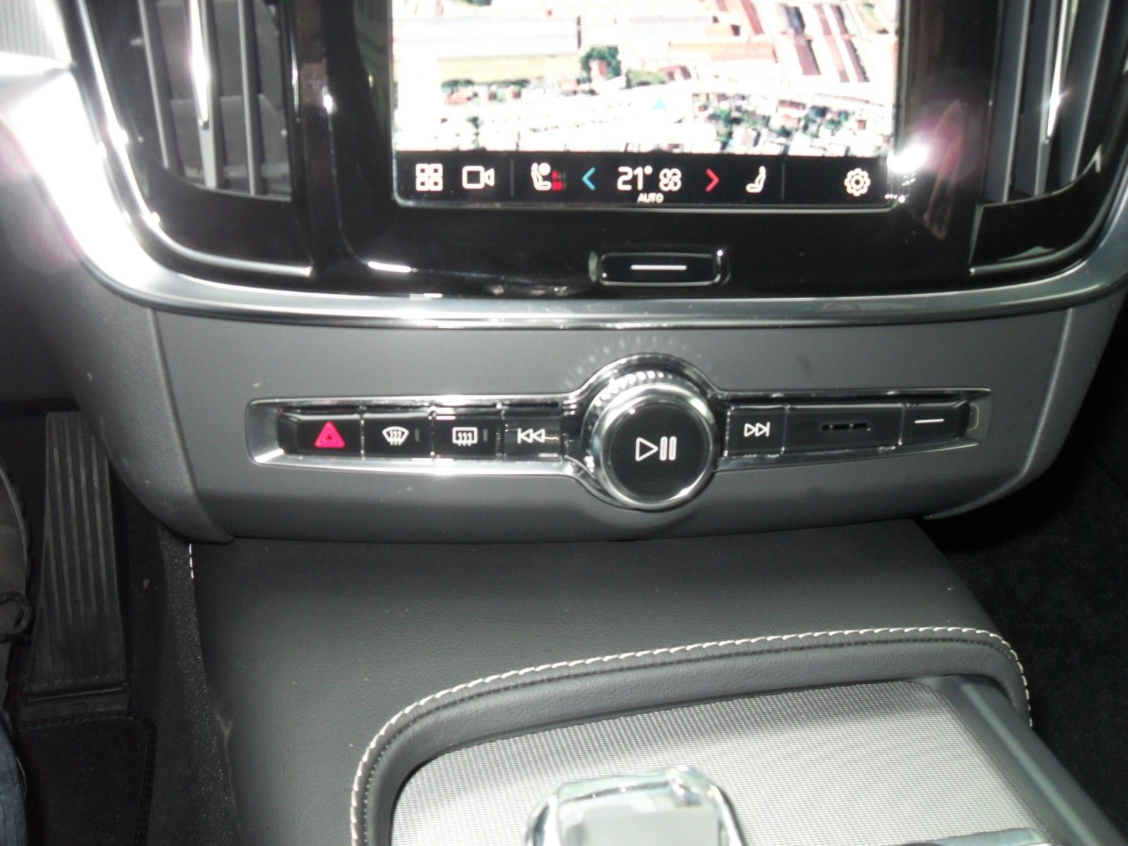 Fahrzeugabbildung Volvo V90 B4 Kombi Plus Dark | Standheizung / Timer