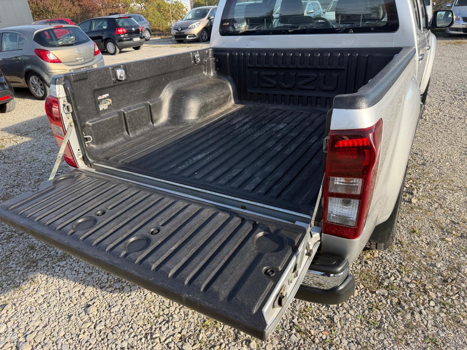 Isuzu D-Max Double Cabine 2.5 TD 163ch BVA - Attelage - Carnet entretien - Non fumeur