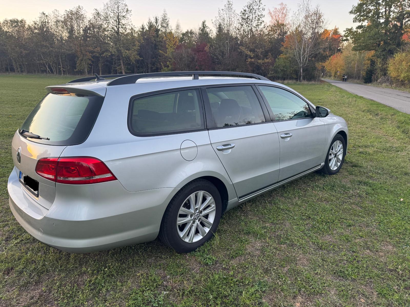 Volkswagen Passat 2012 — салон