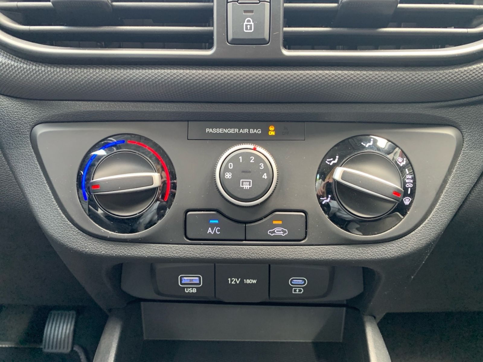 Fahrzeugabbildung Hyundai i10 1.0 Select Navi Kamera Allwetter