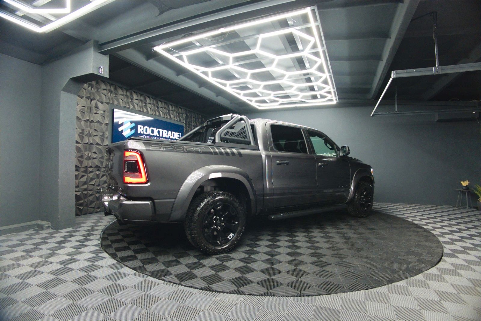 Fahrzeugabbildung Dodge RAM 5.7 V8 HEMI 4x4 OFFROAD Night-Paket *LED*