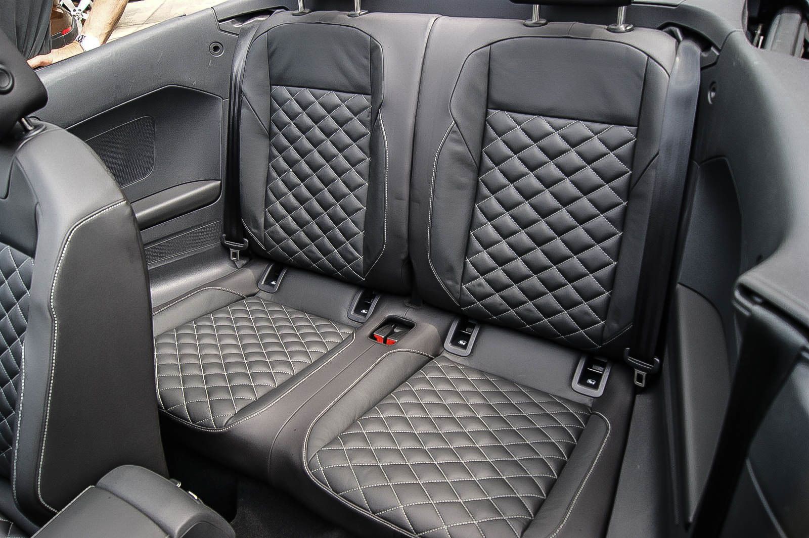 Fahrzeugabbildung Volkswagen T-Roc Cabriolet R-Line Edition Black limited 999