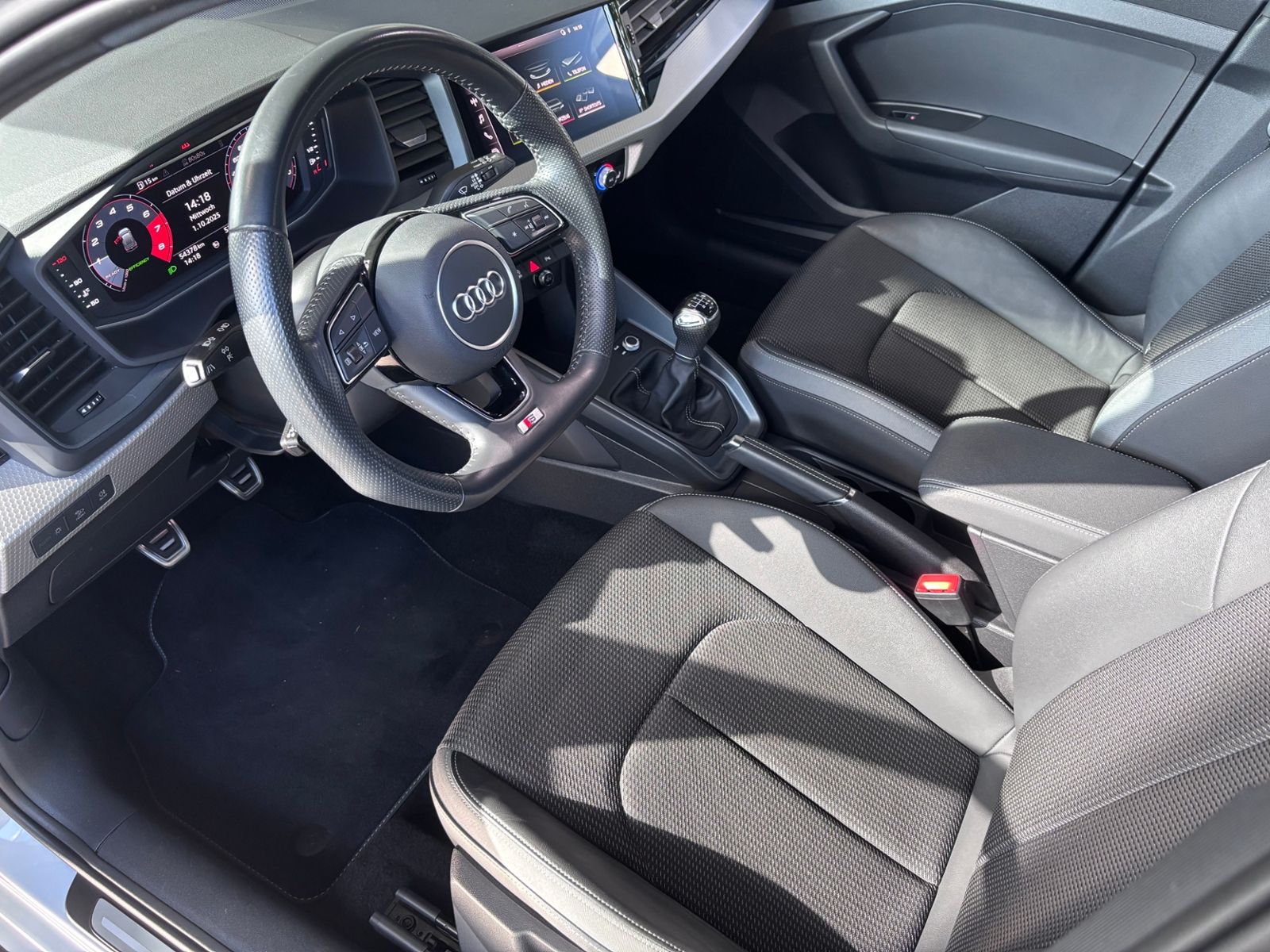 Fahrzeugabbildung Audi A1 citycarver 35 TFSI S-Line CARPLAY AHK LED