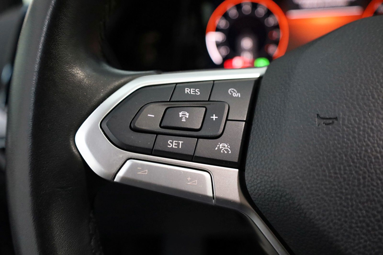 Fahrzeugabbildung Volkswagen Golf VIII Variant Style Navi,LED,Harman/K,ACC,SH