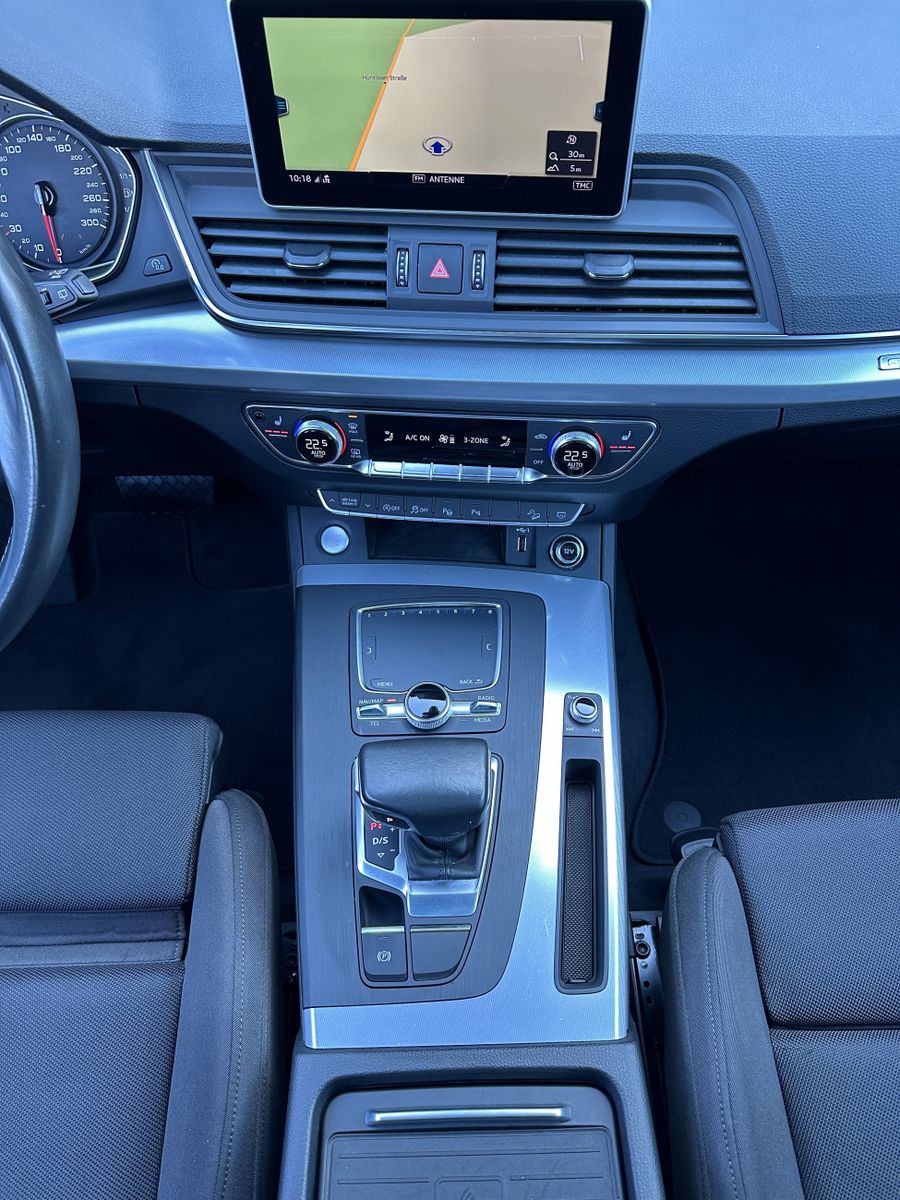 Fahrzeugabbildung Audi Q5 40 TDI Qu Sport NAV+XEN+KAM+B&O+PANO+CARPLAY
