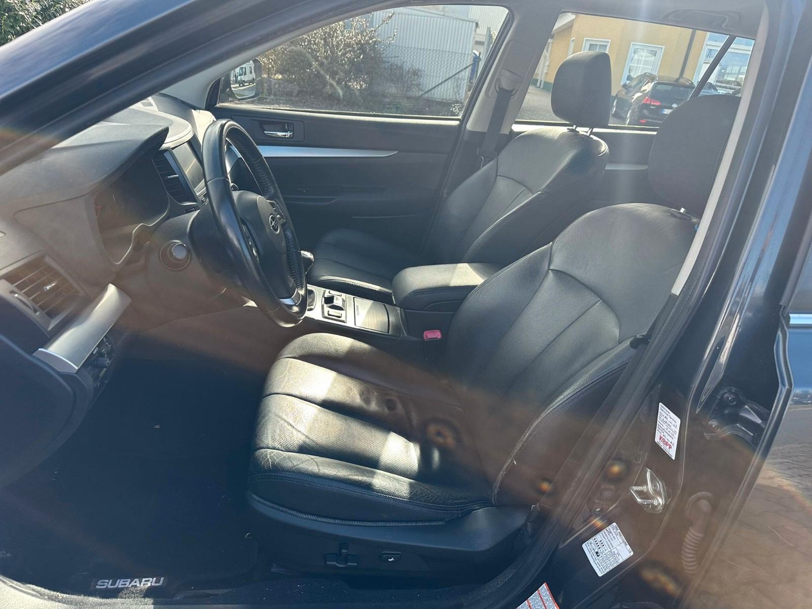 Subaru Legacy Kombi/ Outback Comfort*Leder*Xenon*8 Fach