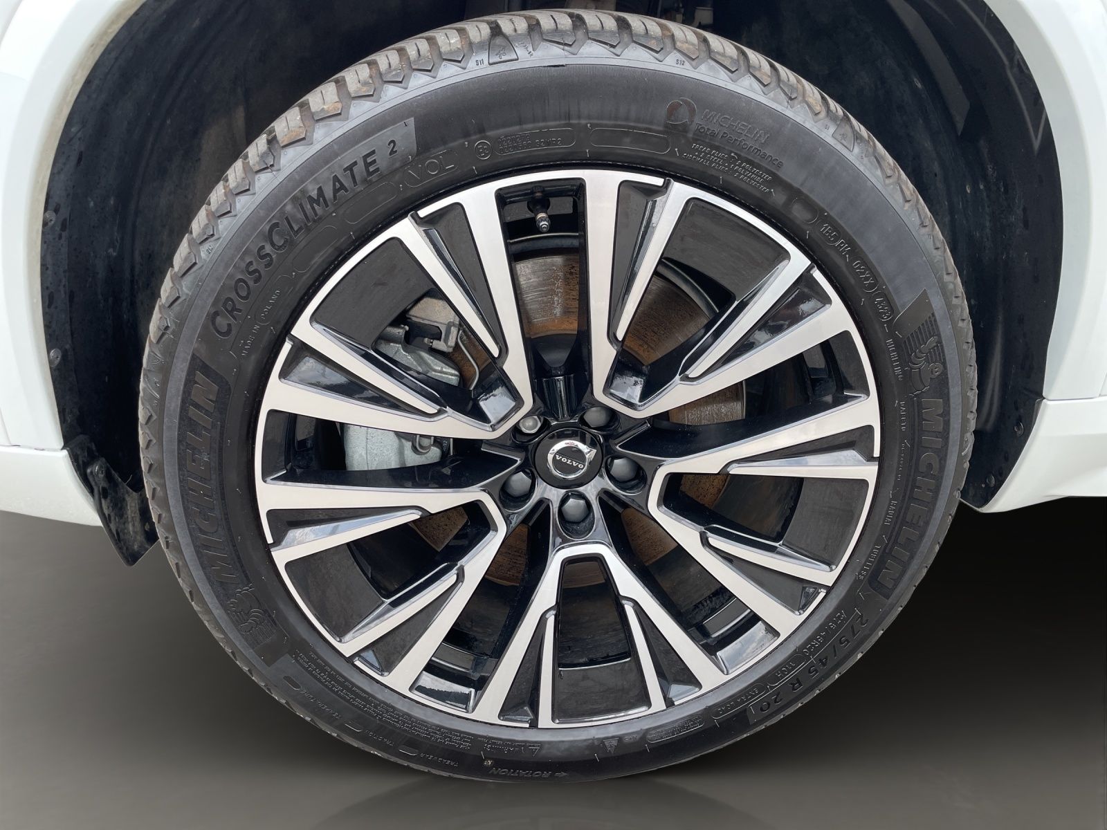 Volvo XC90 T8 AWD Plus Dark LUFT AHK PANO 360° foto 14