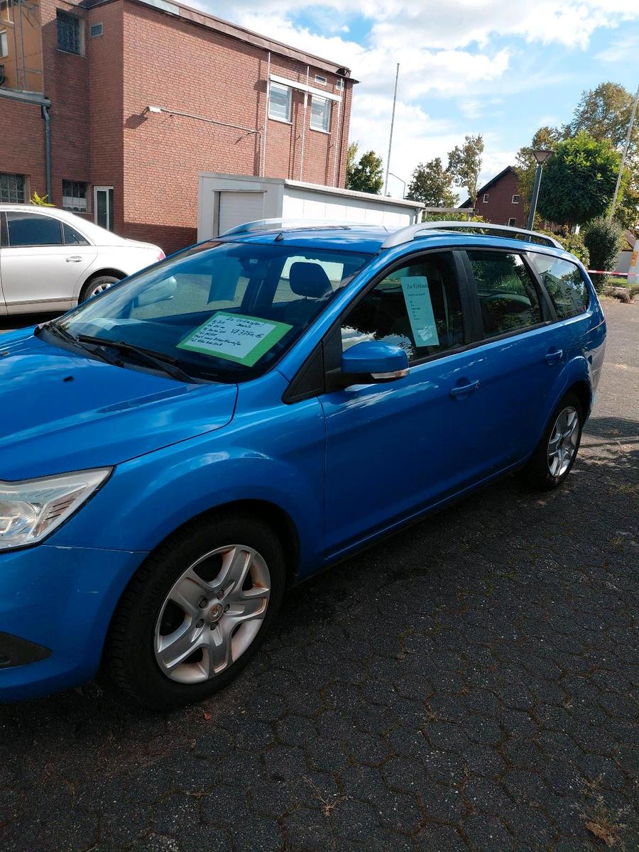 Ford Focus 2010 — салон