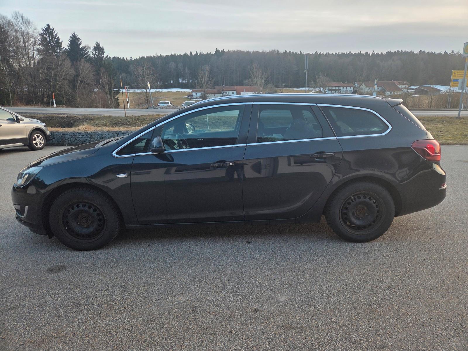 Opel Astra J Sports Tourer 2.0 DTCI  Exklusiv