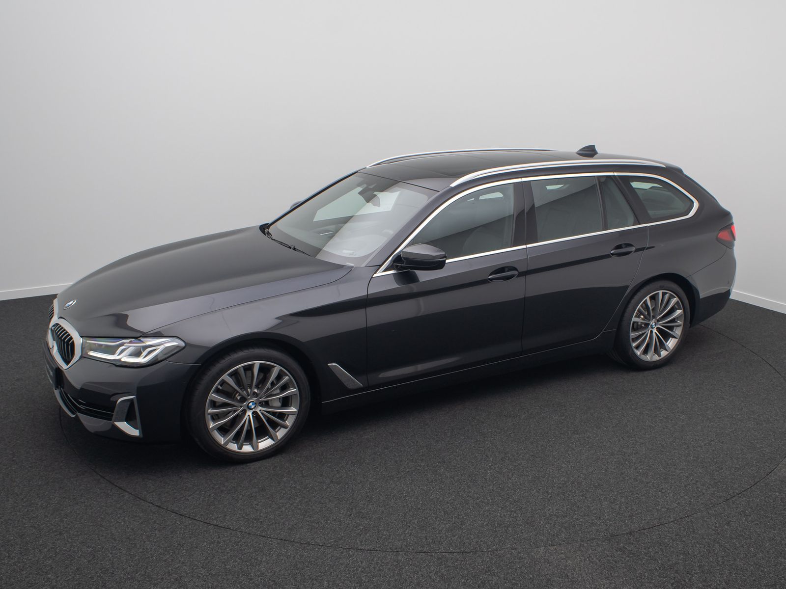 Fahrzeugabbildung BMW 540i xD LuxuryLine Panorama H/K DAB HUD Laser19"