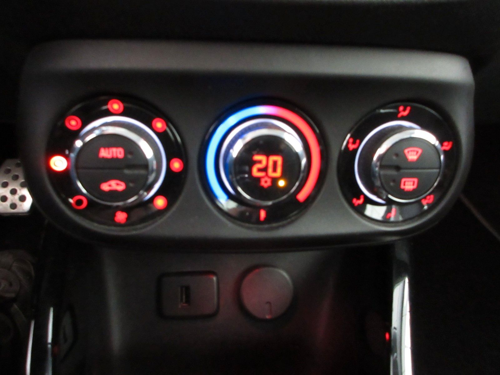 Fahrzeugabbildung Opel Adam Slam 1.0T SHZ/LHZ/LED/ALU17"