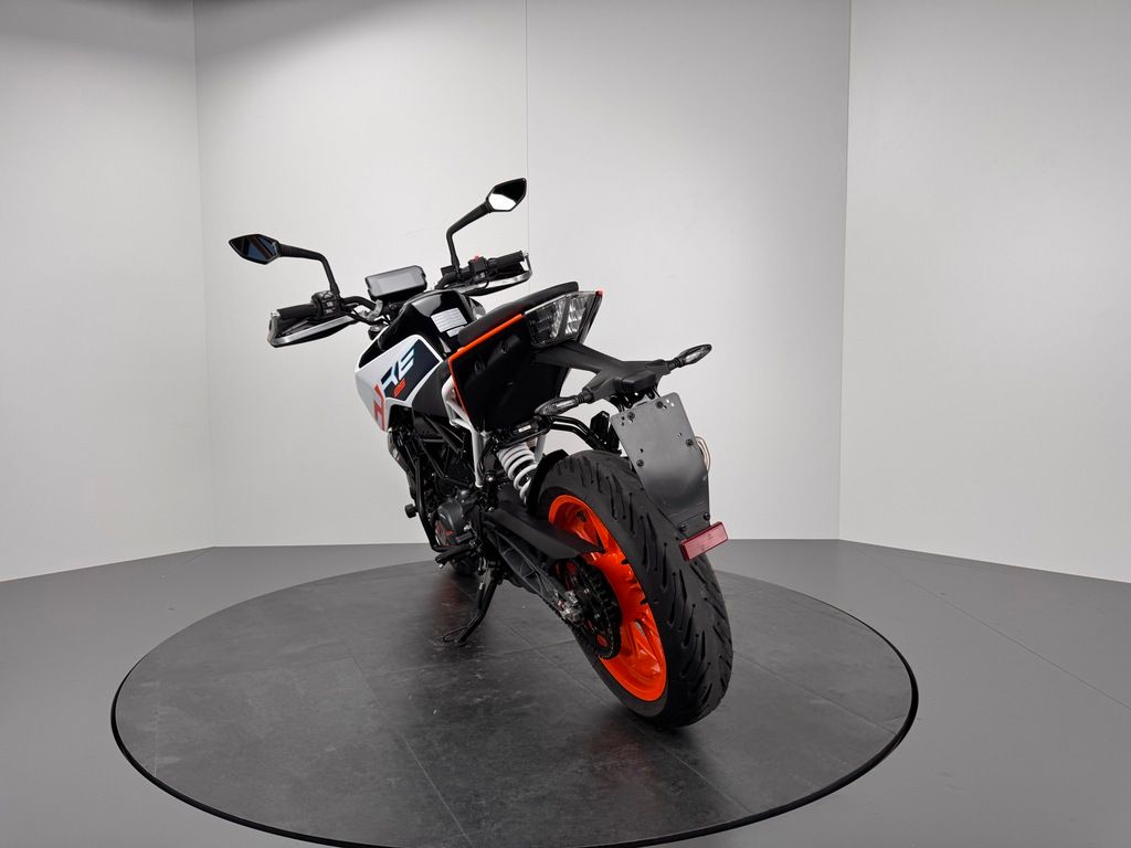 Fahrzeugabbildung KTM DUKE 125 *1.HAND *SERVICE NEU
