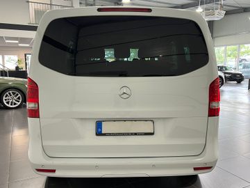 Mercedes V 220 - 9