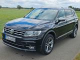 Volkswagen Tiguan Allspace 2.0 TDI DSG R-Line Standheizung - VW Tiguan Allspace Gebrauchtwagen in Hamburg