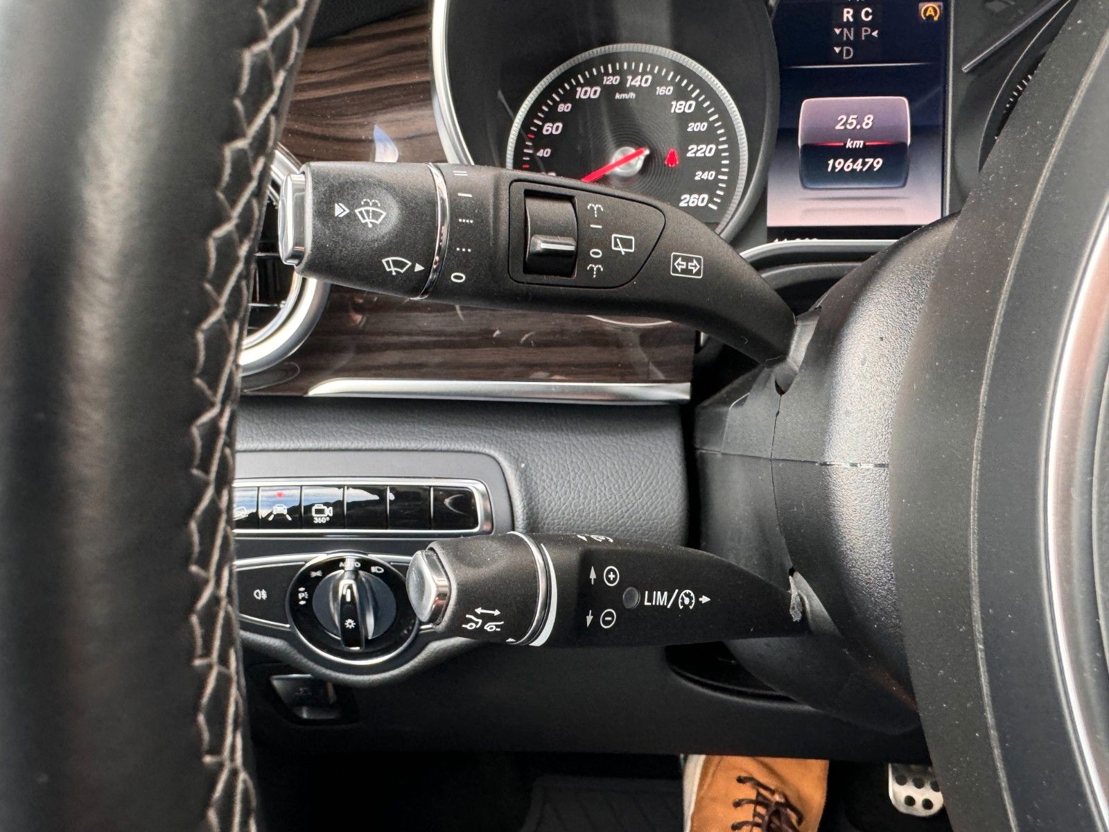 Fahrzeugabbildung Mercedes-Benz V 250 d 4MATIC AVA ED Tisch AHK2,5to DISTRONIC