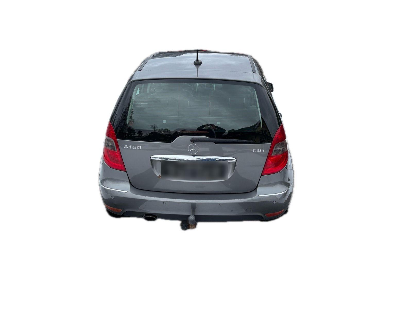 Mercedes-Benz A180 2009 — interior