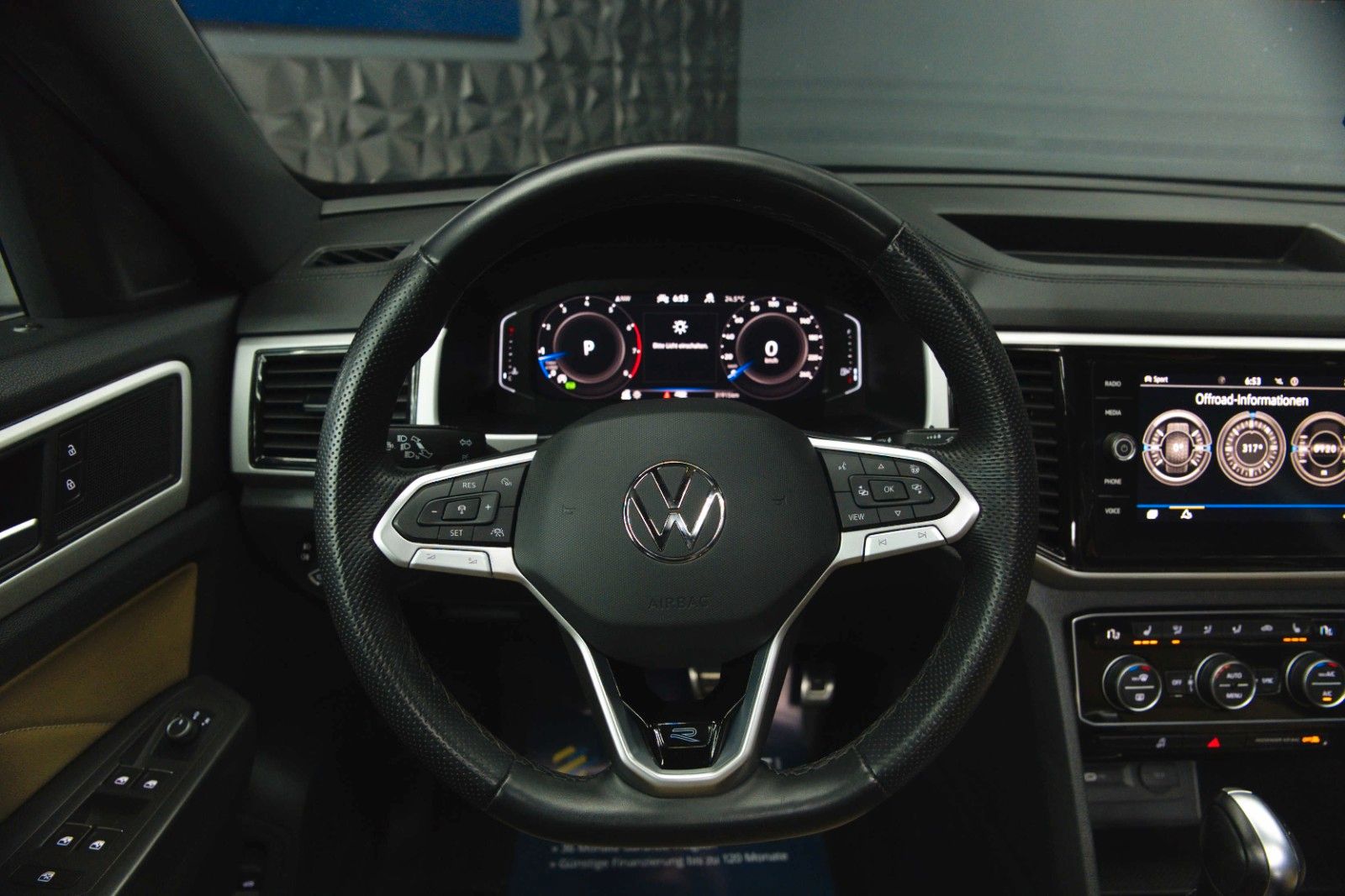 Fahrzeugabbildung Volkswagen ATLAS 3.6 Cross Sport 4x4 R-Line Black 4Motion