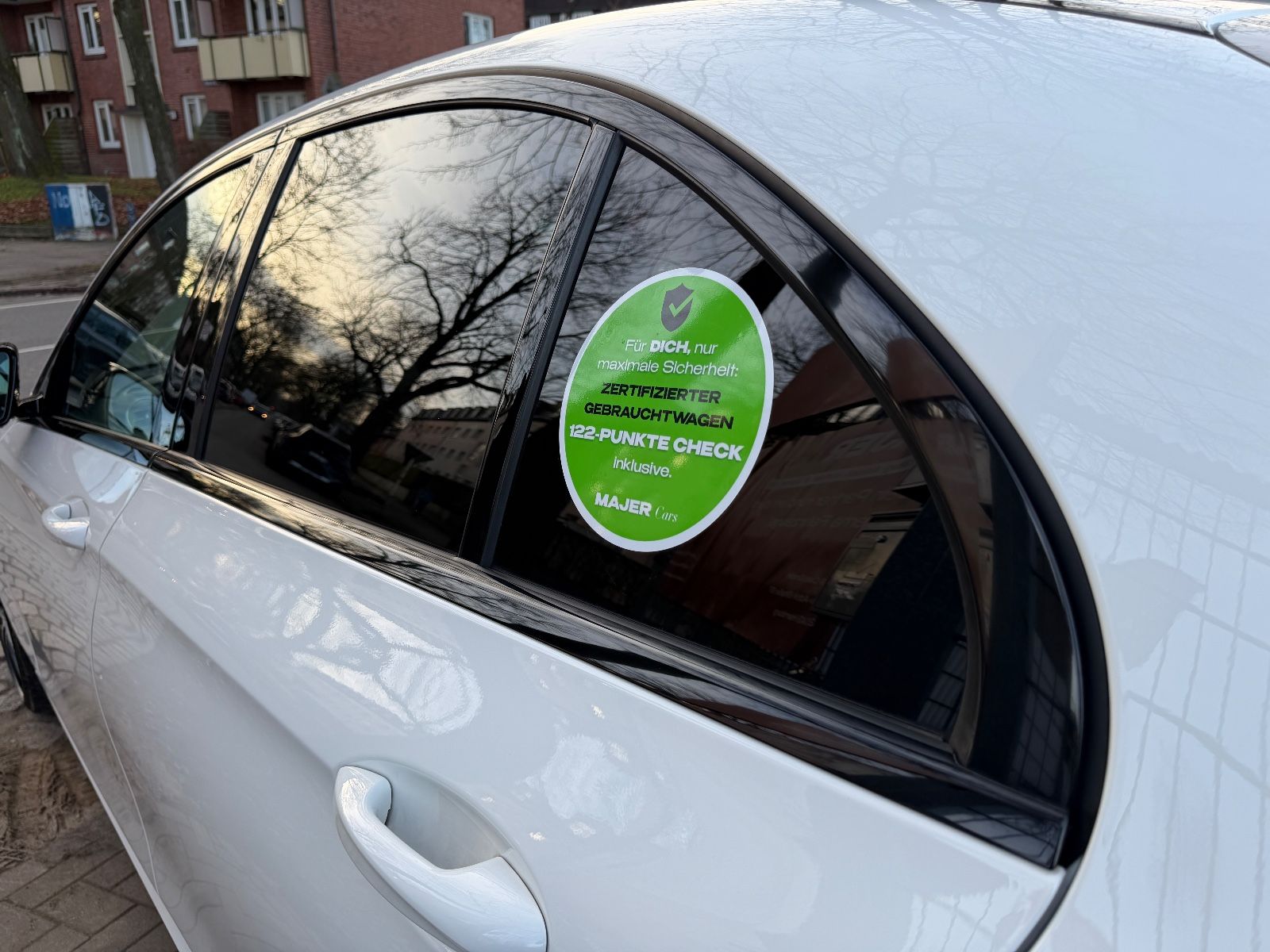 Fahrzeugabbildung Mercedes-Benz E 220d AMG*JUNGE STERNE*MUTLIBEAM*BURMESTER*AHK