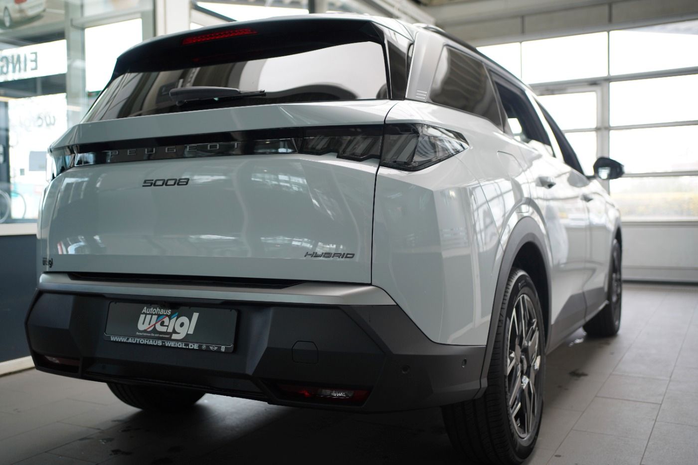 Fahrzeugabbildung Peugeot 5008 Allure Hybrid 145 e-DSC6 7 Sitzer Navi