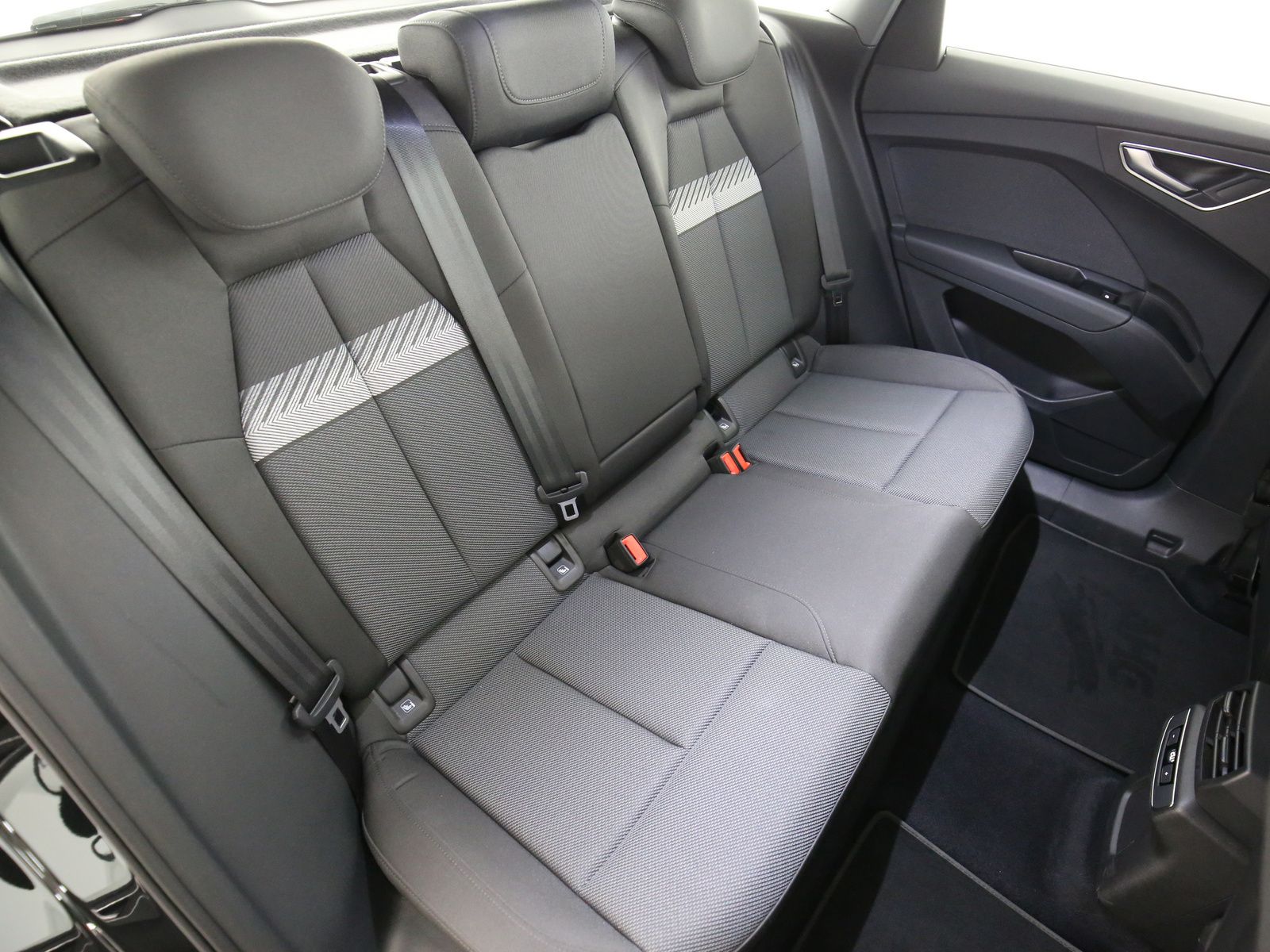 Audi Q4 e-tron 45 quattro 195 kW LED Navi ACC Kamera foto 19