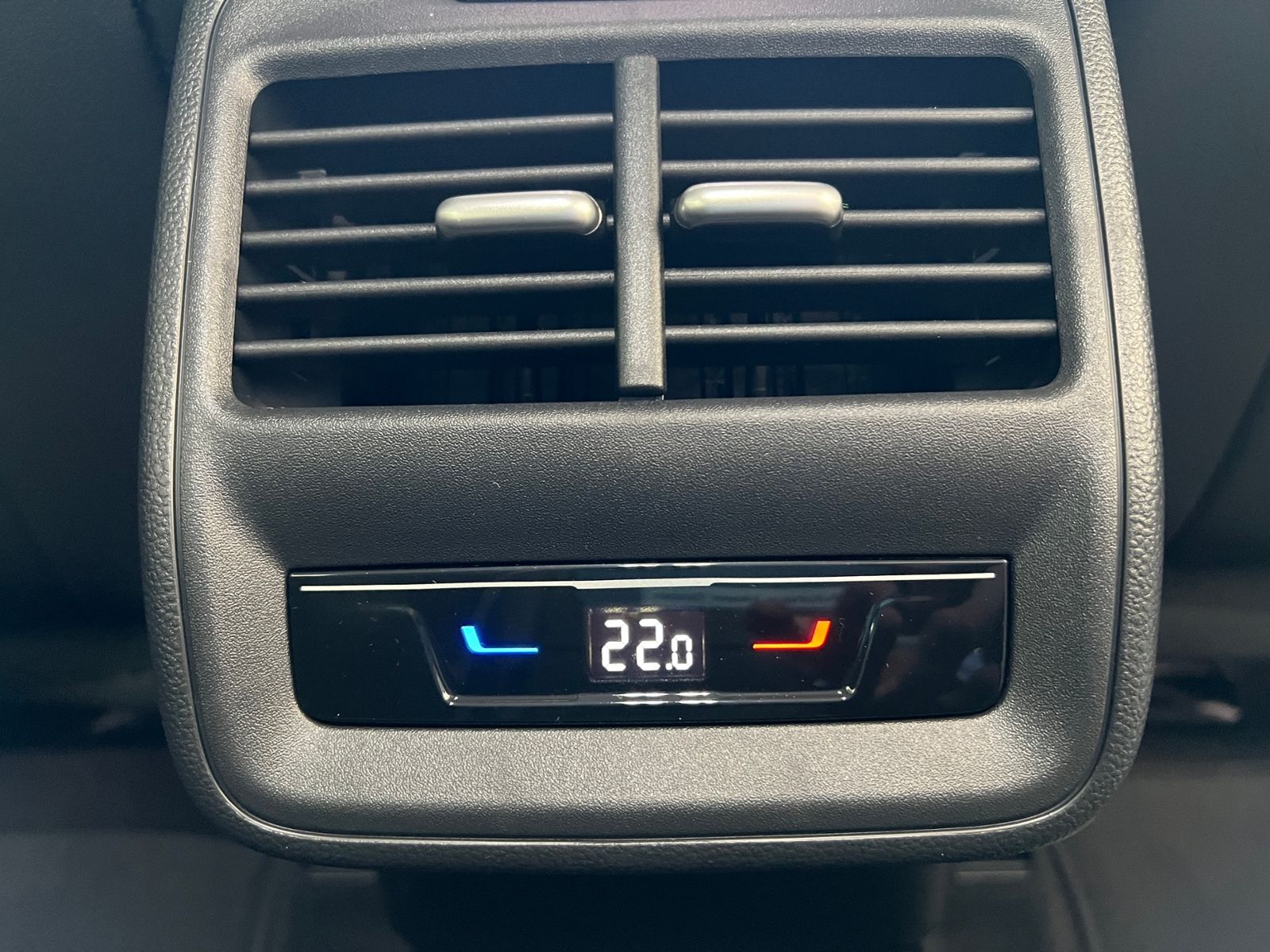 Fahrzeugabbildung Volkswagen Passat Variant Elegance 1.5 eTSI DSG *IQ.Light,