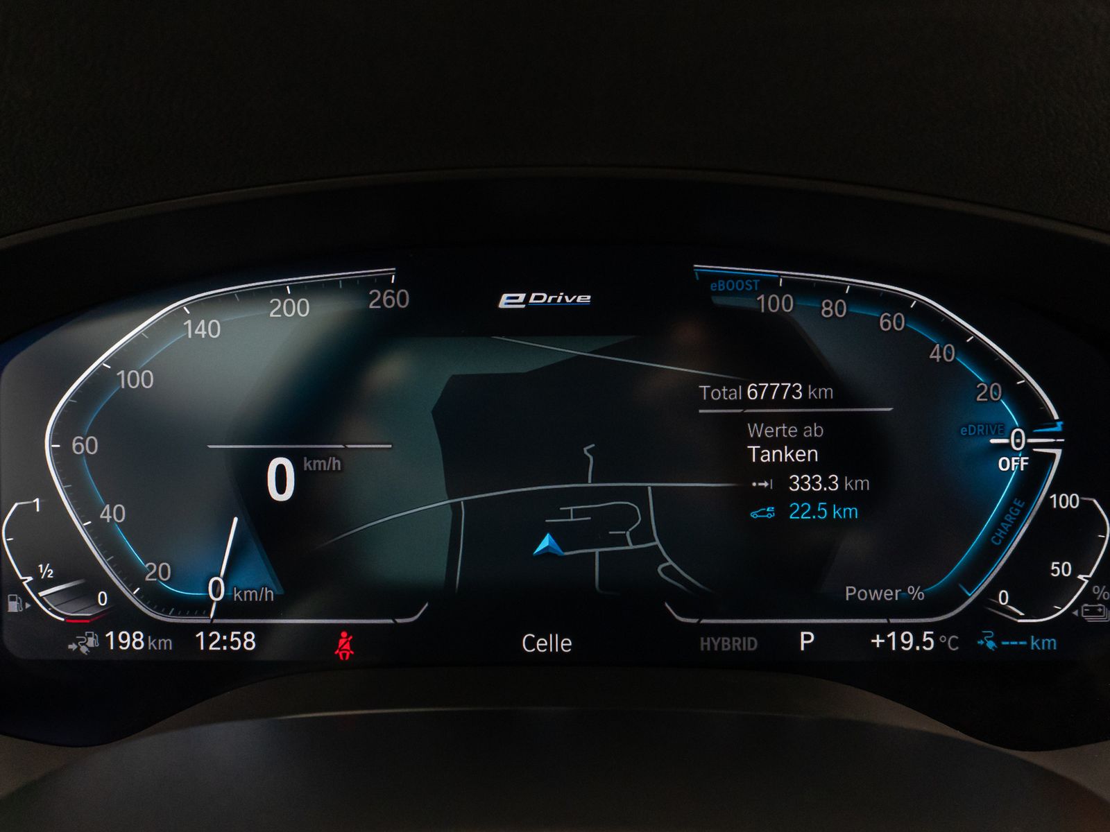 Fahrzeugabbildung BMW 530e HUD DAB HiFi CockPitPro PDC Komfort Alarm