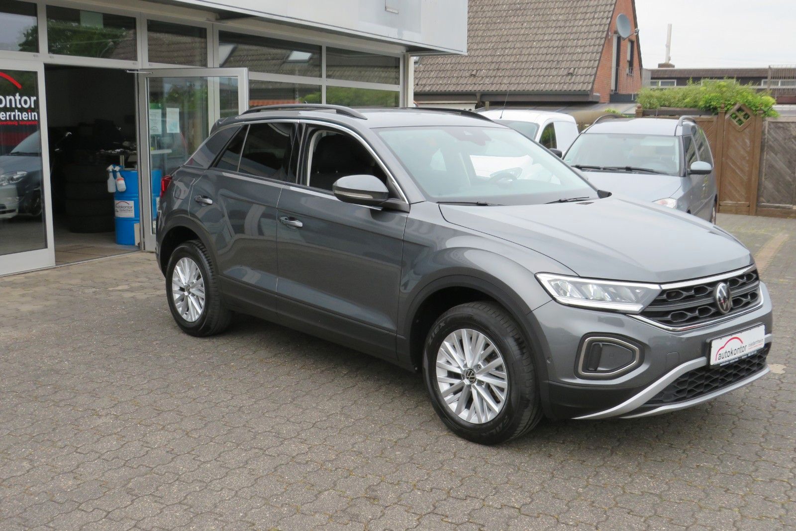 Fahrzeugabbildung Volkswagen T-Roc Life NAVI ACC SITZH. LED APP-CON. 1.H