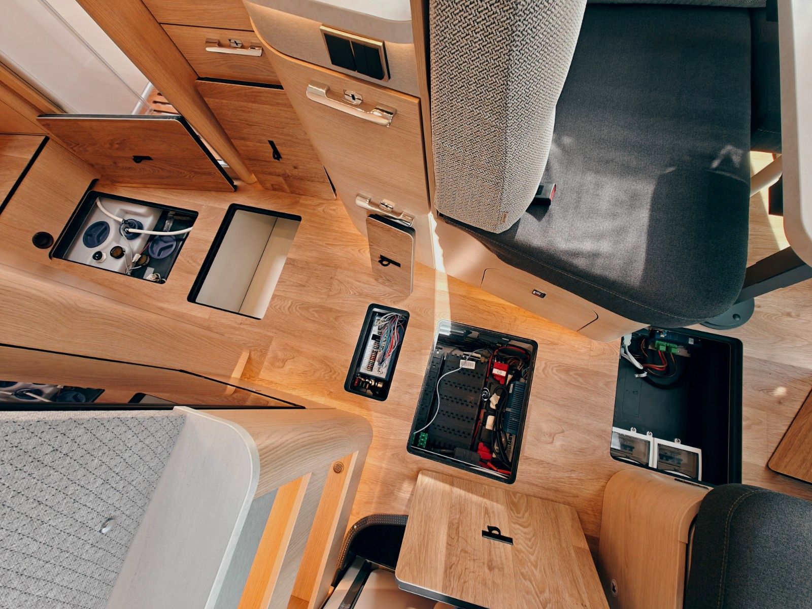 Fahrzeugabbildung HYMER / ERIBA / HYMERCAR B-KLASSE MC T 680 - AUS ERSTBESITZ