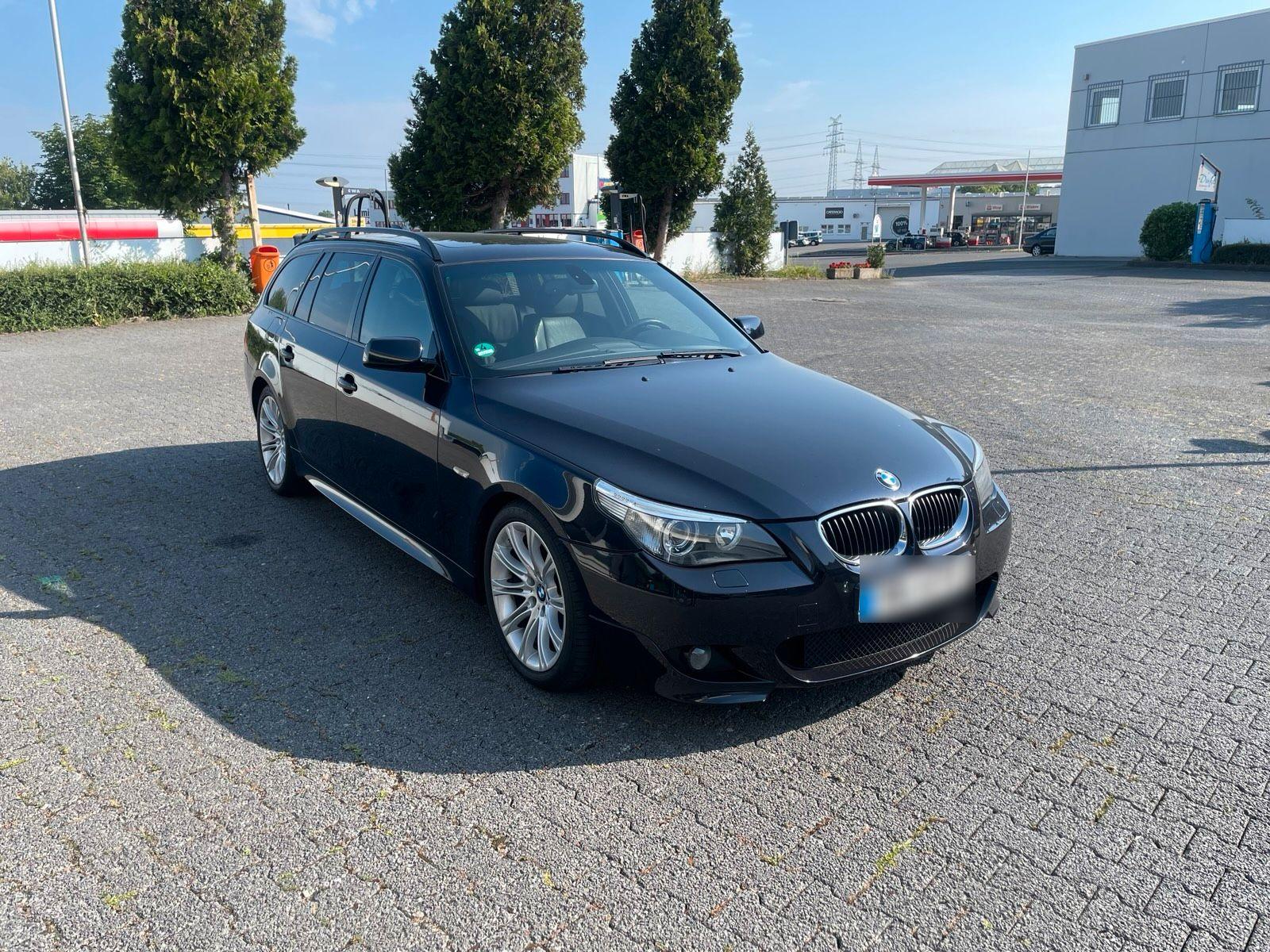 BMW 530 2005 — rear view