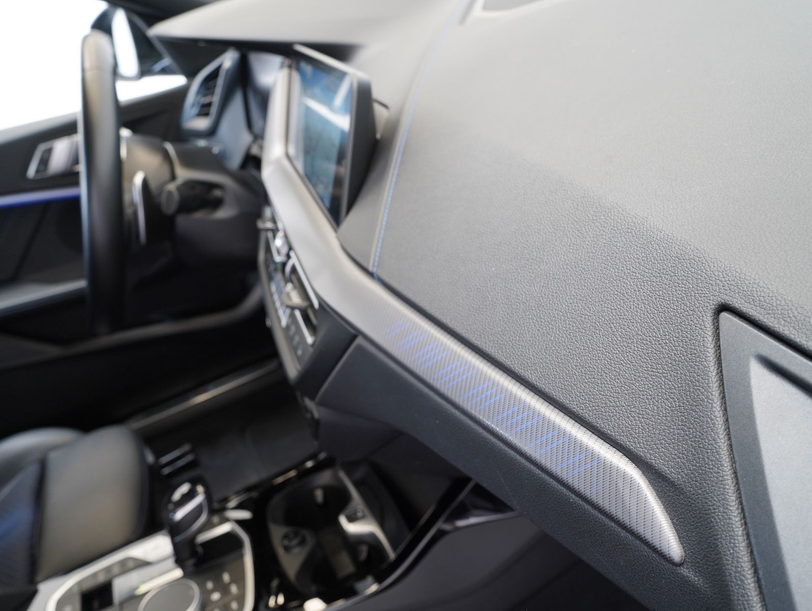 Fahrzeugabbildung BMW 120 i M SPORT SHADOW/HIFI/LIVE-COCKPIT/CARPLAY
