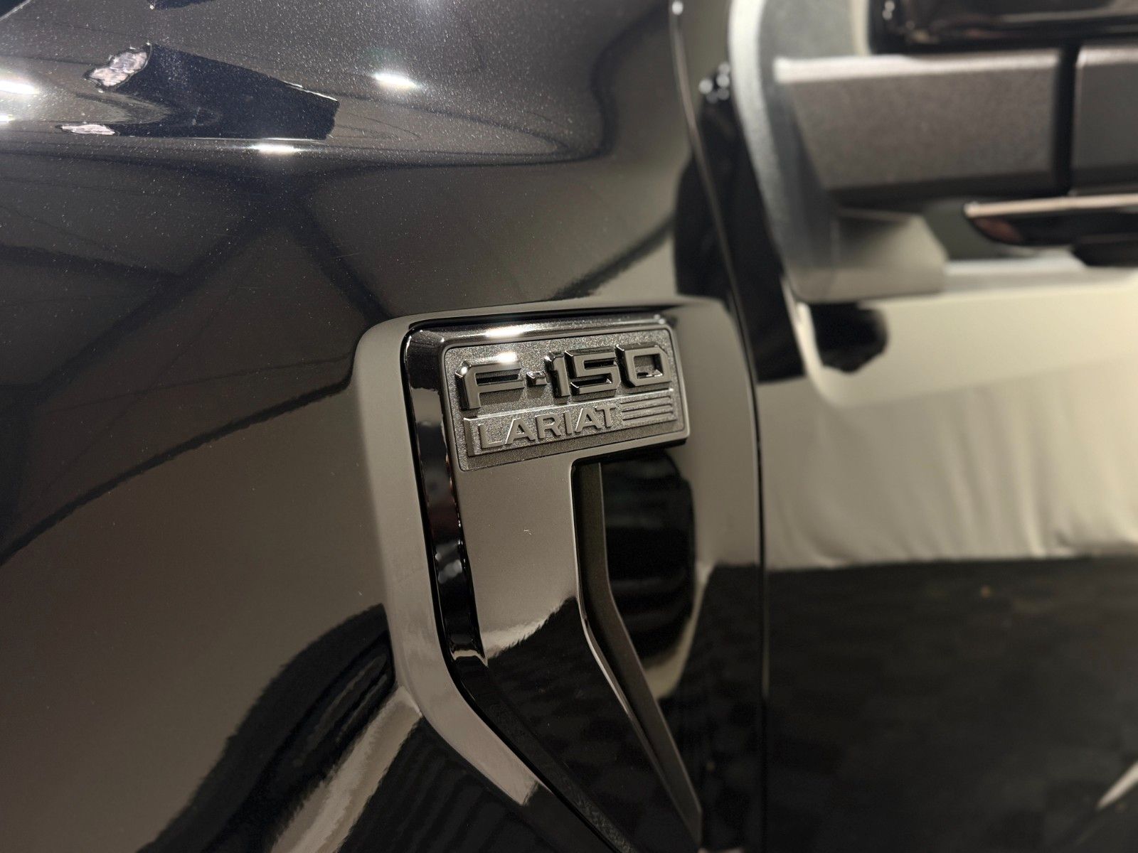 Fahrzeugabbildung Ford F-150 Lariat 5.0L V8  5,5" Black RTR Ed.