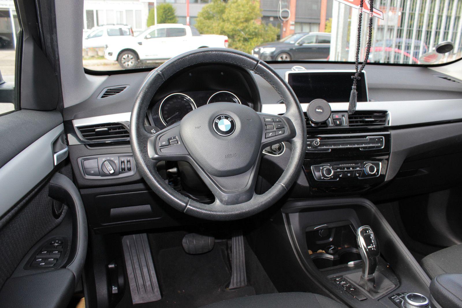Fahrzeugabbildung BMW X1 sDrive 18 i