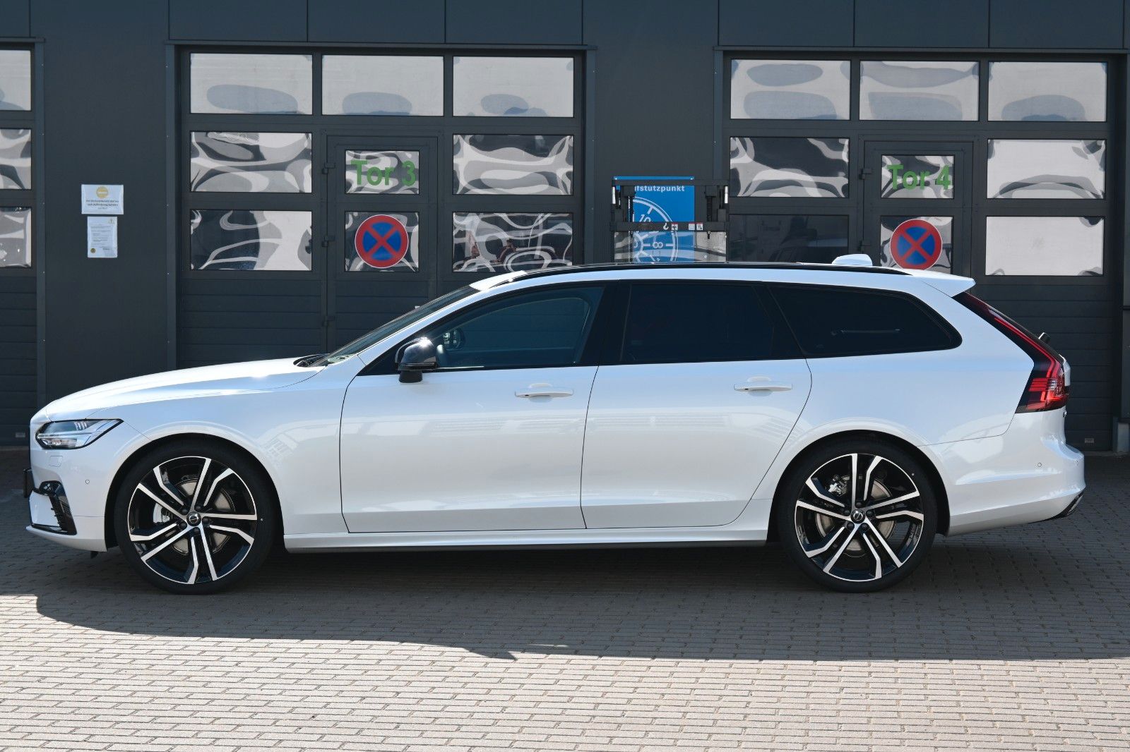 Fahrzeugabbildung Volvo V90 B4 Diesel Plus Dark*Pano*360°*STHZG*21 Zoll*