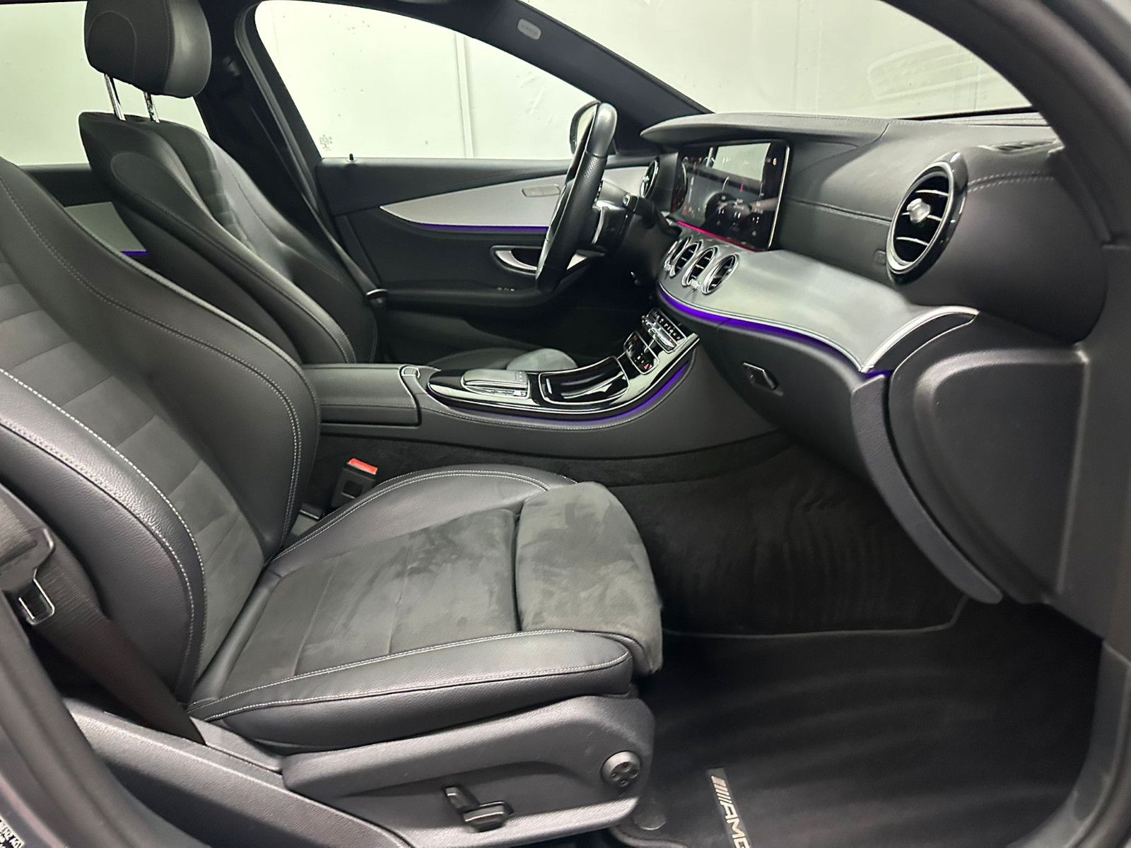 Fahrzeugabbildung Mercedes-Benz E 300 de 4MATIC T AMG-LINE*PANO*AHK*MAGNO