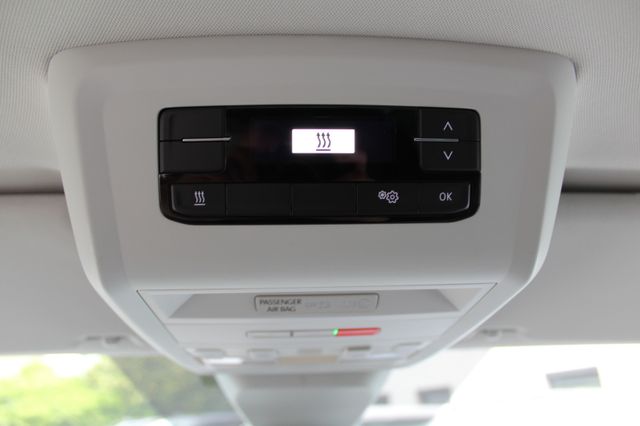 Volkswagen T6.1 Multivan Generation SIX DSG AHK ACC Standhz