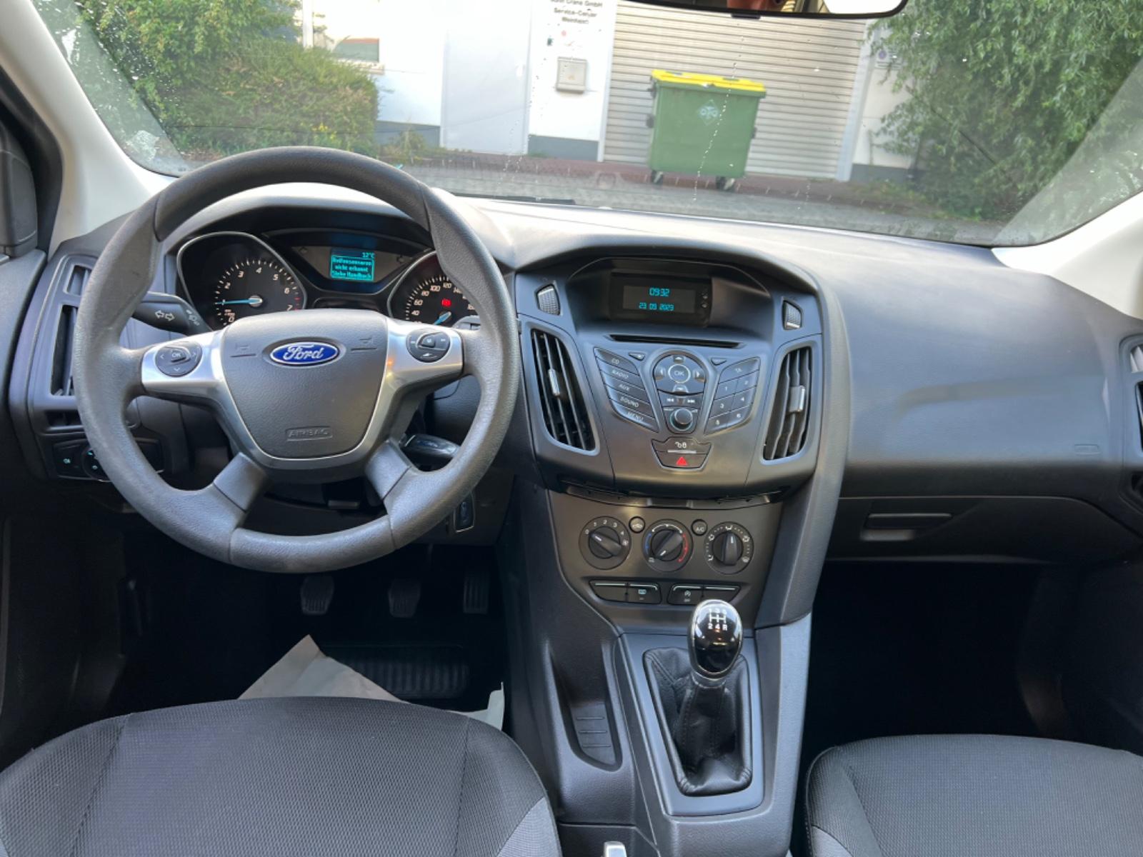 Ford Focus 2014 — photo 10