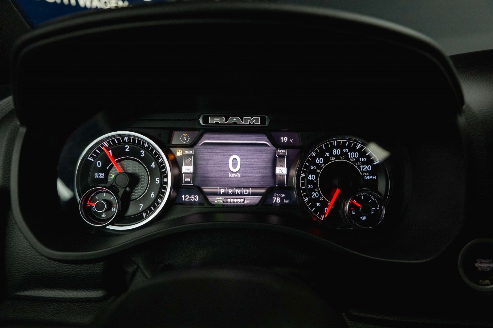 Fahrzeugabbildung Dodge RAM 5.7 V8 HEMI 4x4 OFFROAD Night-Paket LONGBED