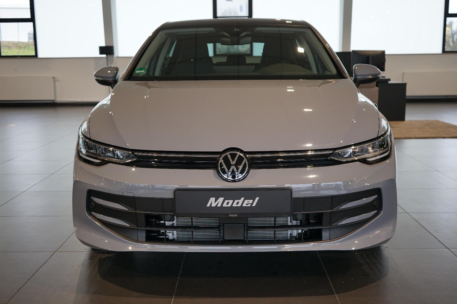 Volkswagen Golf 1.5 TSI Life | LED | ACC | Pano | 17"