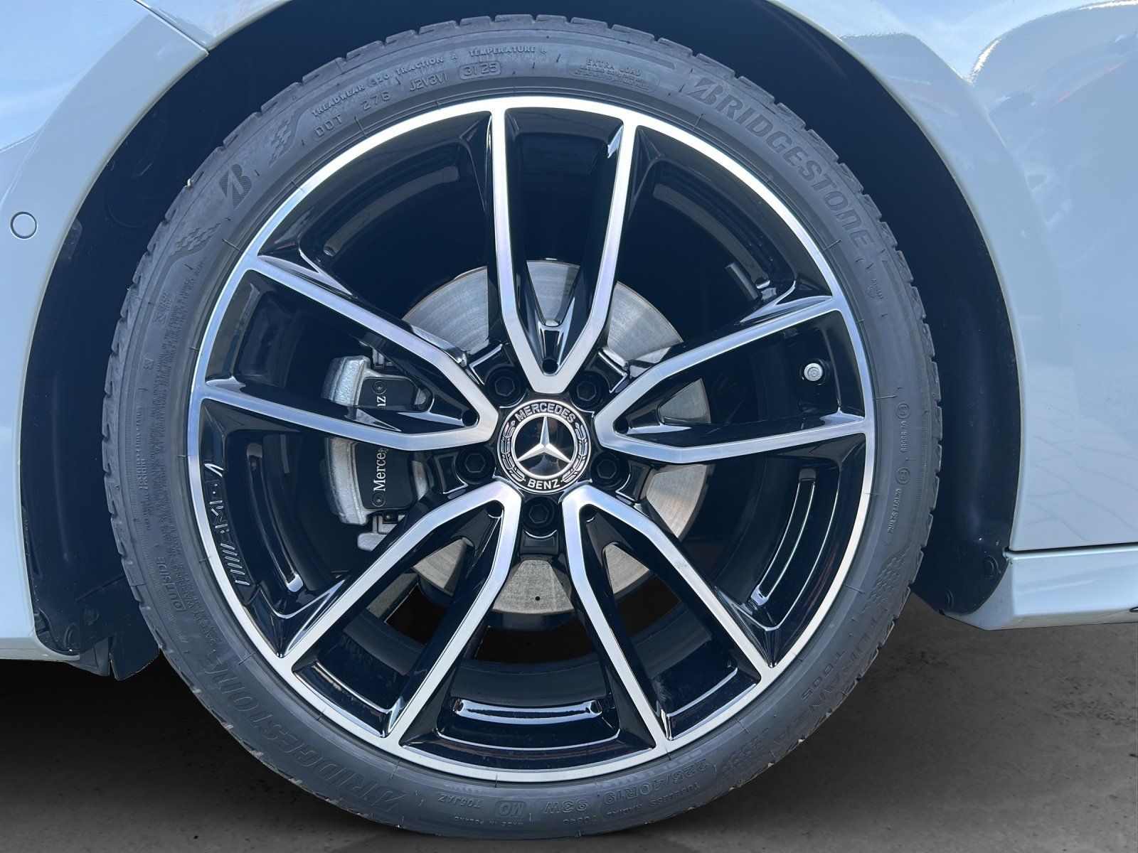 Fahrzeugabbildung Mercedes-Benz A 180 d AMG MultiBeam PANO Lenkradhzg. TOTWINKEL